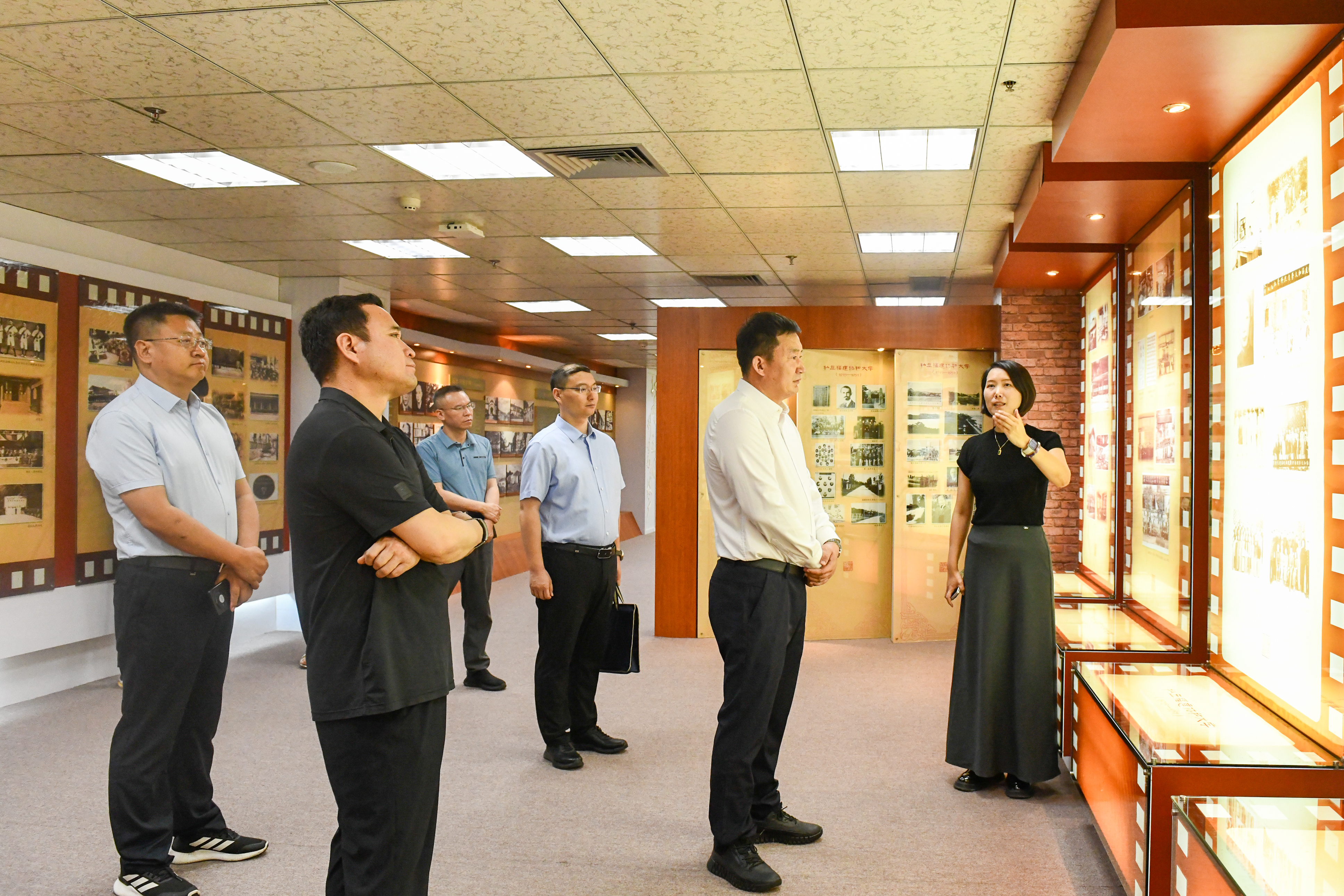 20250623寧夏大學(xué)新華學(xué)院周永偉一行來訪 (9).jpg