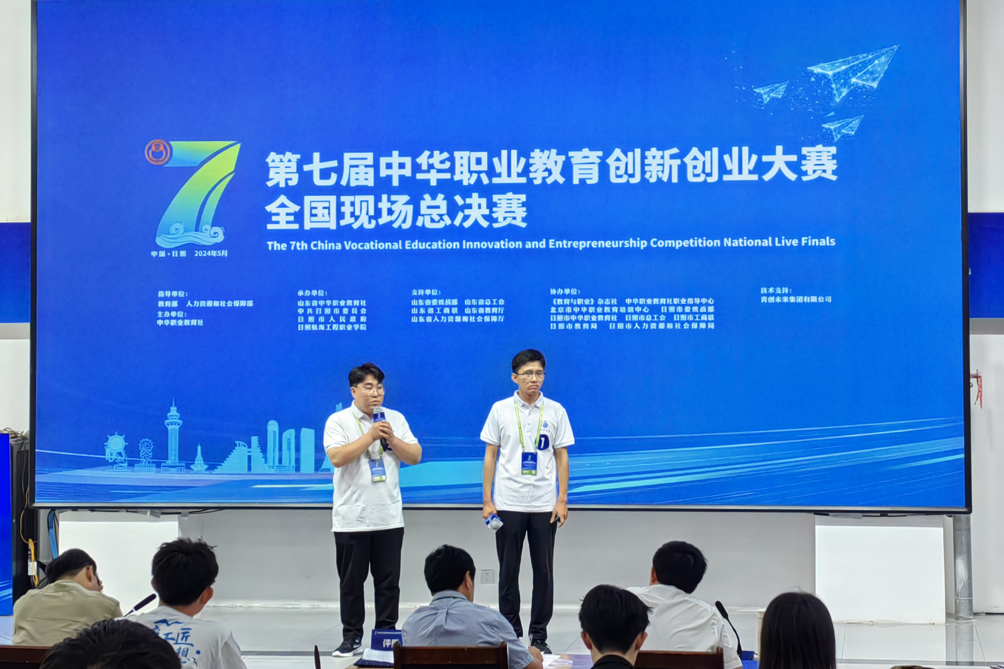 現(xiàn)場答辯_副本.jpg