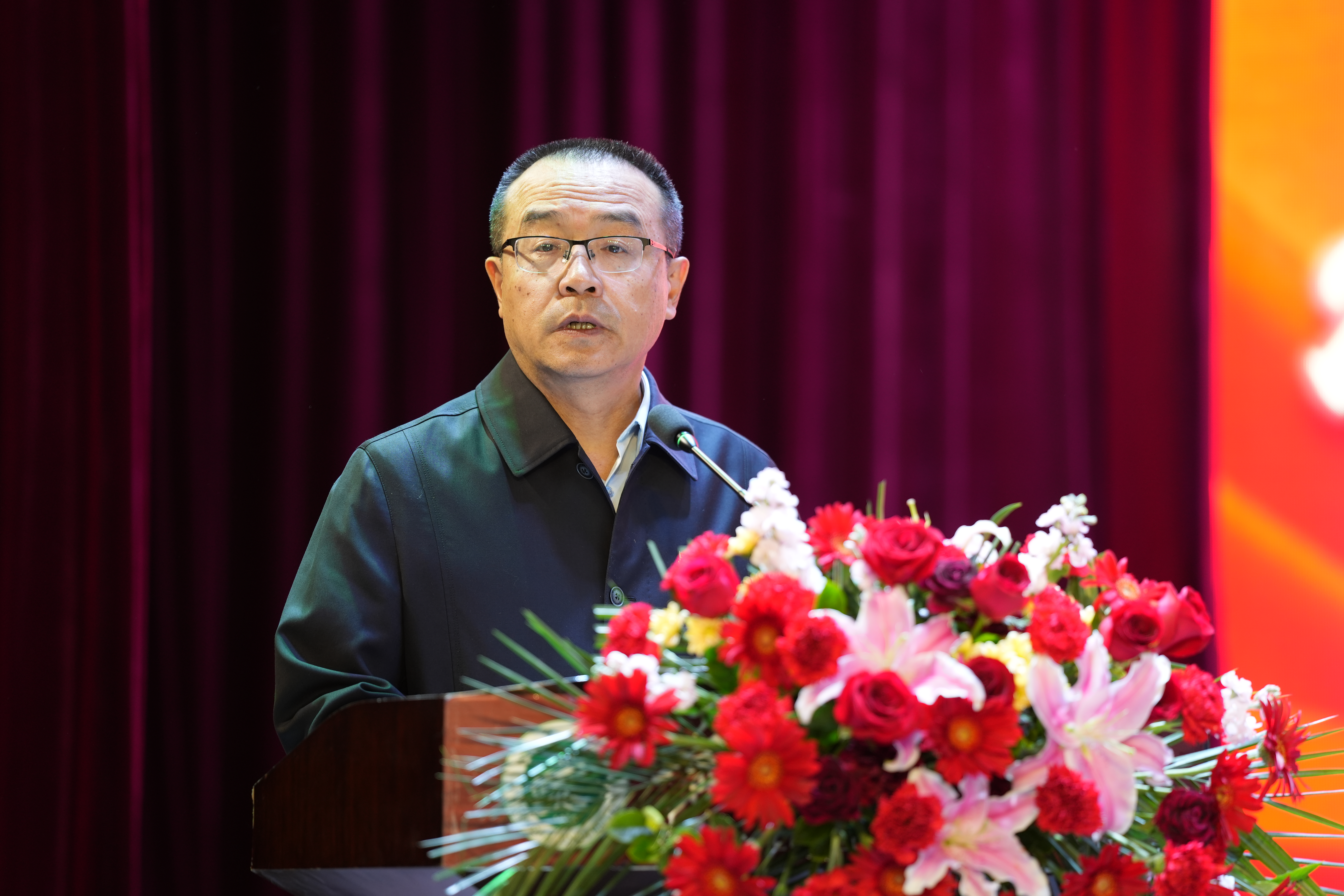 劉伯川宣讀表彰決定.jpg